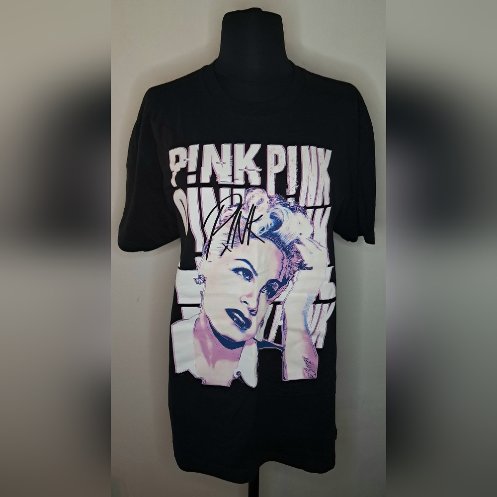 Pink 2017 Summer Tour Concert T-shirt Black Pink White Size Medium